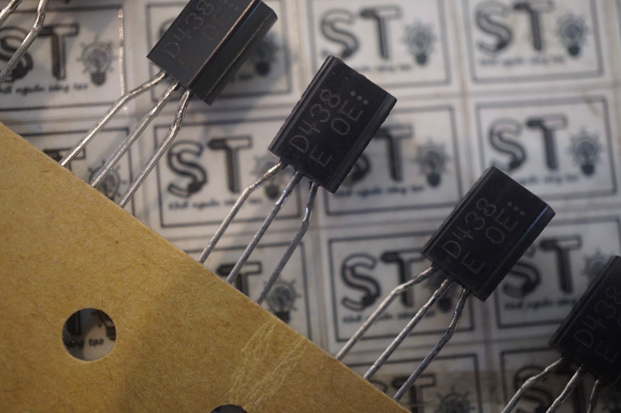 Transistor NPN 2SD438 SD438 D438 438 TO-92 mới chính hãng 100% – Linh kiện điện tử ST - Website: linhkienst.com