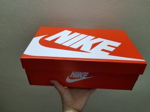 Phân biệt giày Nike thật và giả qua hộp đựng khá đơn giản